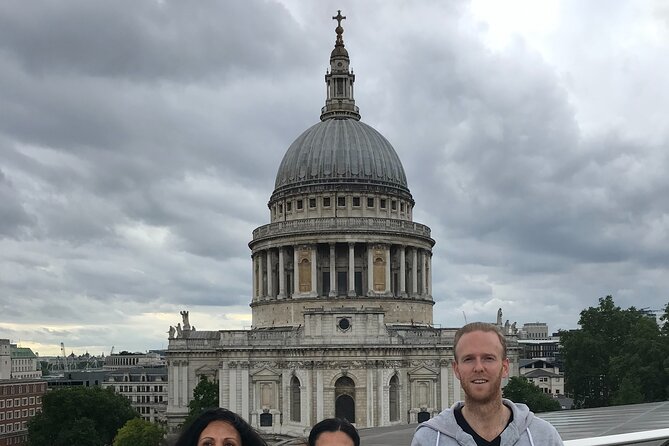 Private London Highlights Tour with Experienced Guide in Taxi - Trafalgar Square, the Eros statue area, and the London Eye view