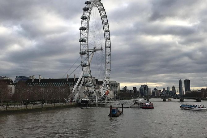 Private London Panoramic Tour by Car with Pick Up From Your Hotel - Shakespeare’s Globe and Tower Bridge: quick photos with a flexible walking option