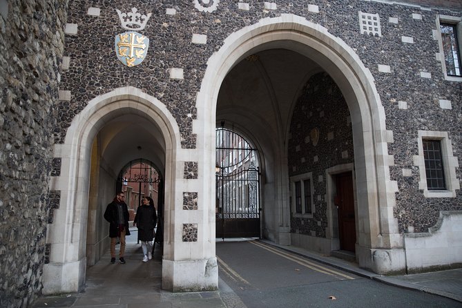 Private London Photoshoot Tour - Stop 5: Big Ben and the Houses of Parliament, plus a Harry Potter-style courtyard