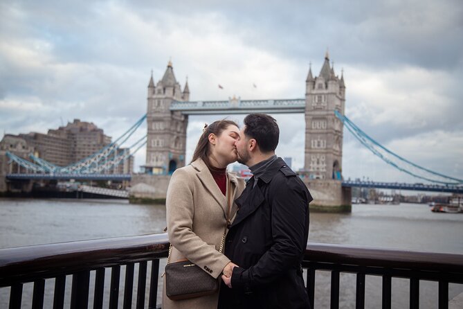 Private Professional Photoshoot Outside Tower Bridge in London - What the Photographer Does With You (It’s More Than Standing There)