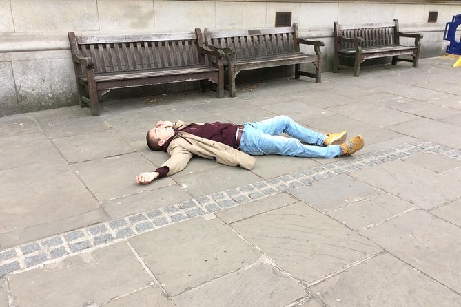 Private Sherlock Holmes Walking Tour in London - Stop 5 at the Old Bailey: filming links plus the real execution-era context