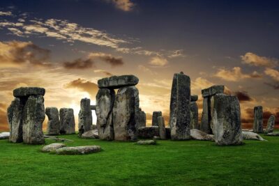 Private Stonehenge, Woodhenge, Avebury Stone Circle Day Tour - Pickup and Minivan Comfort (A Big Deal on a 9-Hour Day)