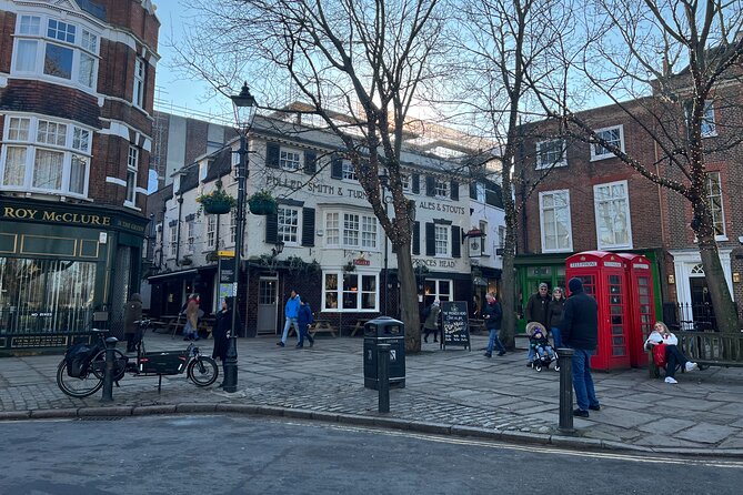 Private Ted Lasso Filming Locations Tour - Stop 5: One Paved Court for Apartment Alleyways and Scene Matching