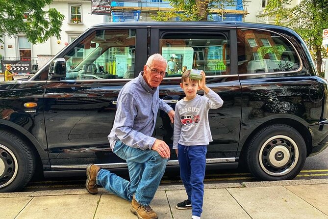 Private The Beatles Taxi Tour in London - Buckingham Palace and the MBEs: a royal checkmark in 1965