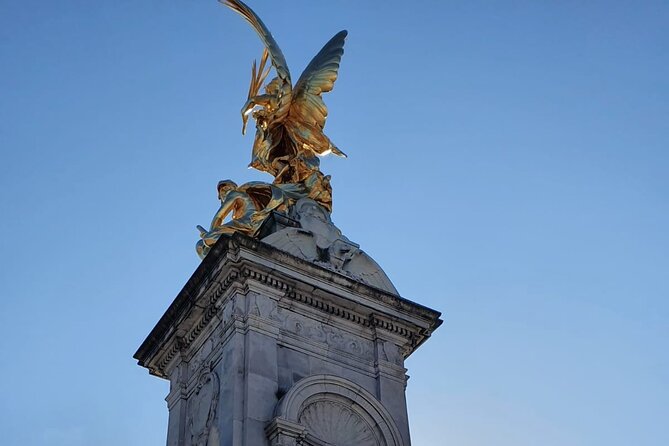 Private Tour: Downton Abbey London Locations by Taxi - Stop 3: Kensington Palace area, clubs, costume shops, and a sharp class contrast
