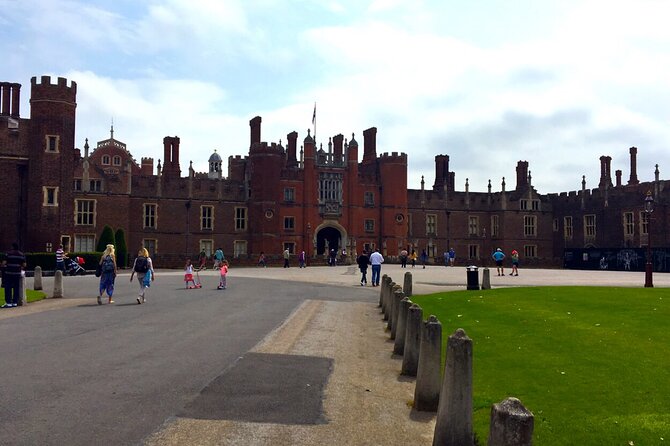 Private Tour: Hampton Court Palace Day Trip from London - Comfort on Foot: The Walking Portion and Your Pace