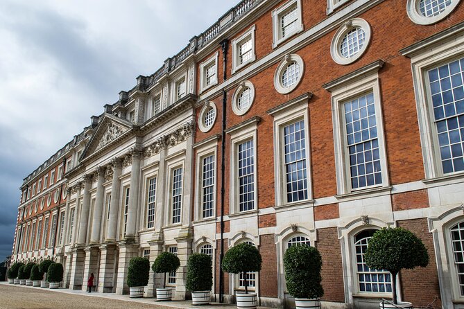 Private Tour of Hampton Court Palace with Award-Winning Architectural Historian - Logistics that matter once you’re there