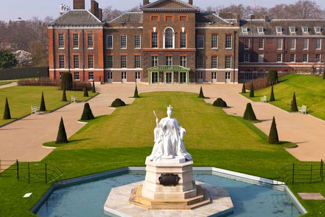 Private Tour: Royal High Tea At Kensington Palace Gardens - Round Pond and Queen Caroline’s Commission