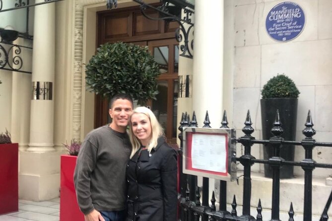 Private Tour: The London of Shakespeare, the Beatles, James Bond and Sherlock Holmes by Traditional Black Cab - Stop 3: Baker Street Clues for Sherlock Fans