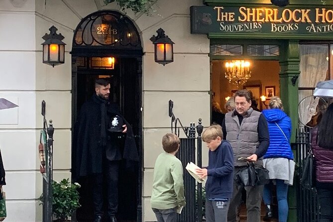 Private Tour: The London of Shakespeare, the Beatles, James Bond and Sherlock Holmes by Traditional Black Cab - Stop 1: The Globe Theatre Area and Shakespeare’s Haunts