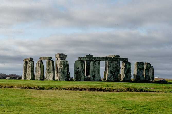 Private Tour to Stonehenge and Bath from London - The Sarsen Stones and the Move-One Challenge