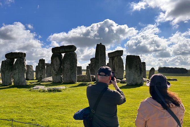 Private Tour to Stonehenge, Bath and The Cotswolds - Stonehenge Before the Big Tour Groups: What You Gain at 1.5 Hours