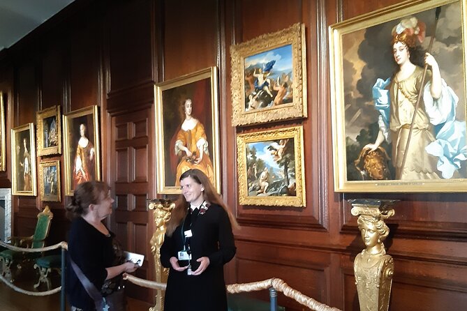 Private tour with an accredited expert guide Hampton Court Palace - The Great Hall and the Haunted Gallery: Catherine Howard’s story hits harder in person