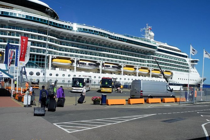 Private Transfer from London to Southampton cruise port - Arriving at Southampton Port: luggage help and a calmer check-in window