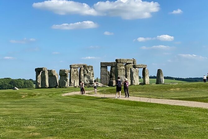 Private Windsor Castle and Stonehenge Day Tour - Windsor lunch stop: where timing actually helps