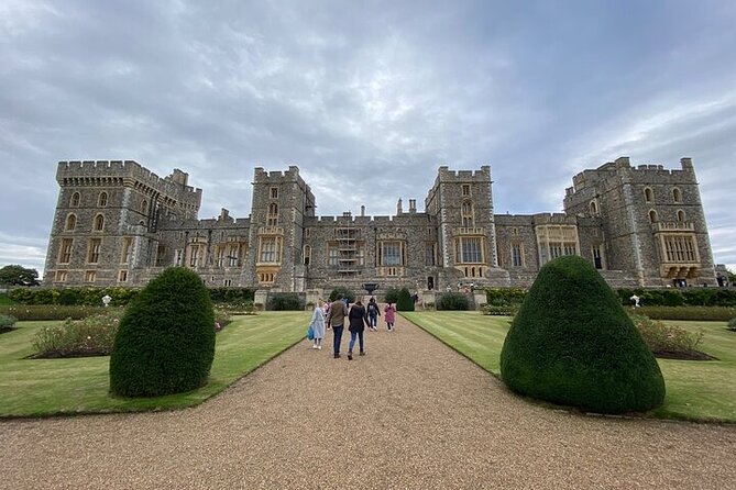 Private Windsor Castle and Stonehenge Day Tour - Windsor Castle: royal guards, Harry and Meghan, and your guide’s role