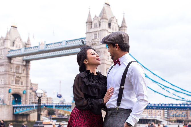 Professional Photoshoot in London Photographer - Where it starts: Tower Hill meeting point and how the session flows