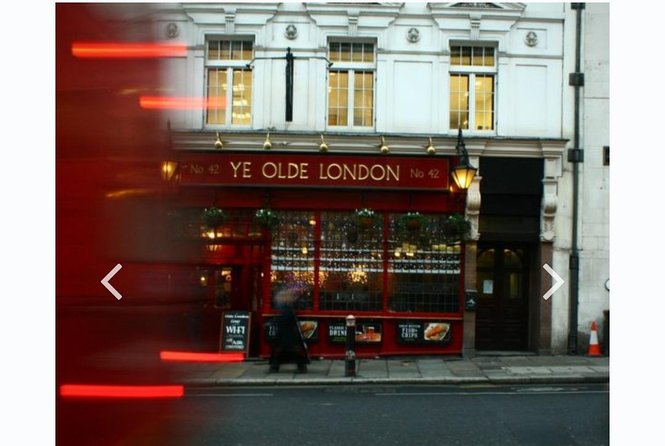 Pub & History Tour London (History & Beers) - The court-area pass: the stories you can’t read on the street