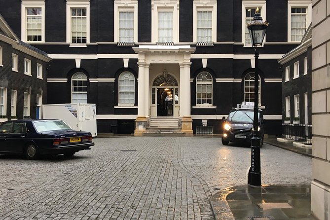 Rich people behaving badly - Old Queen Street: Anne, The Favourite, and Court Gossip That Lives On