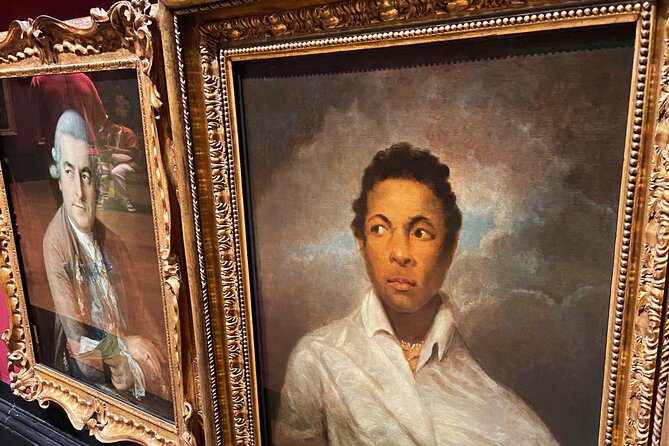 Rogues and Rebels Private Tour in National Portrait Gallery - Stop inside the National Portrait Gallery: what to expect