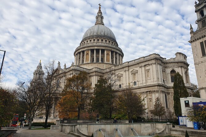 Roman Ruins to Blitz Bombings: A Walking Tour of London's Fiery History - A Walking Tour That Links Romans, Fire, and WWII Scars