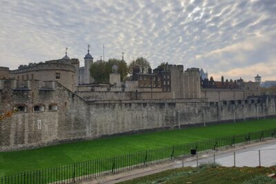 Roman Ruins to Blitz Bombings: A Walking Tour of London's Fiery History - Price, Duration, and Group Size: What You Get for $27.78