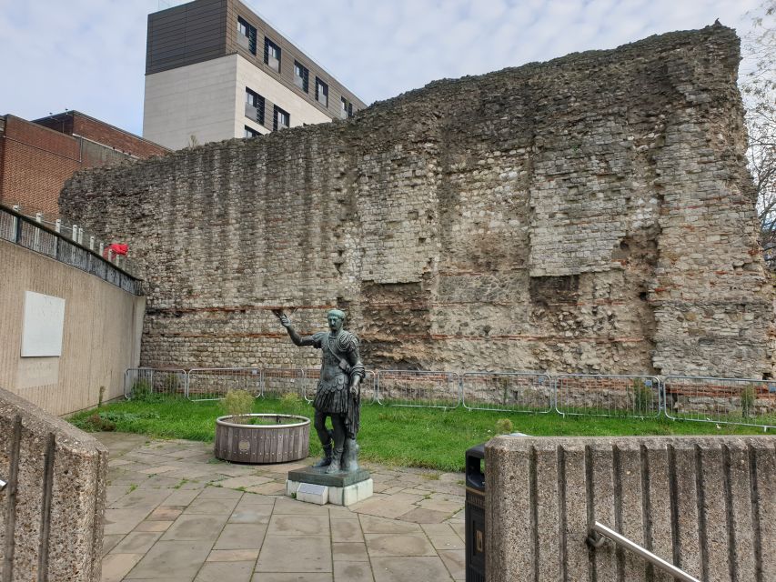 Roman Ruins to Blitz Bombings: London's Fiery History - Key moments worth your attention