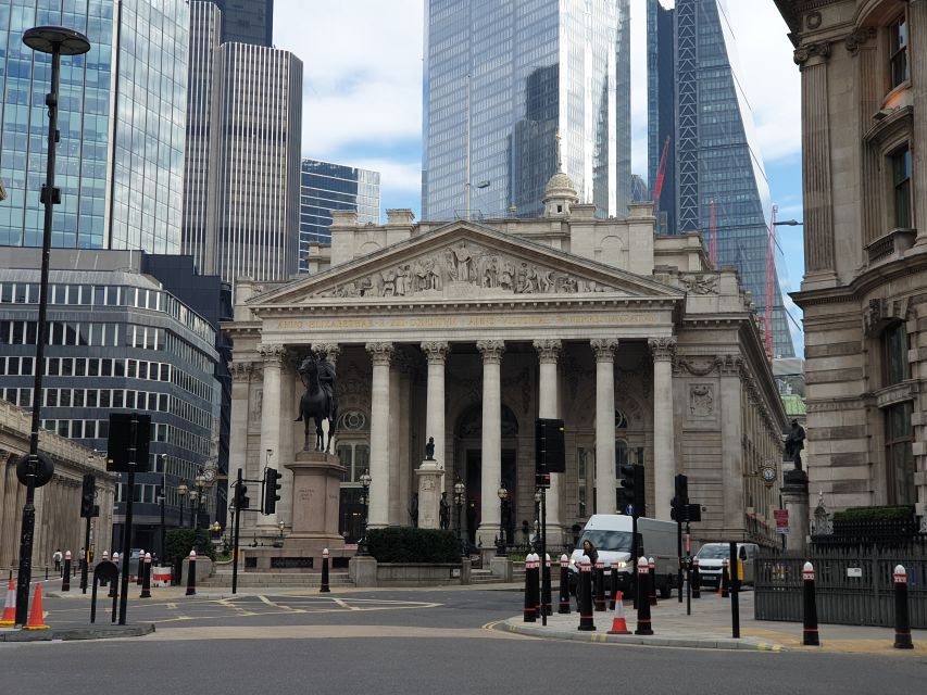 Roman Ruins to Blitz Bombings: London's Fiery History - The Monument to the Great Fire: fire that reshaped the City