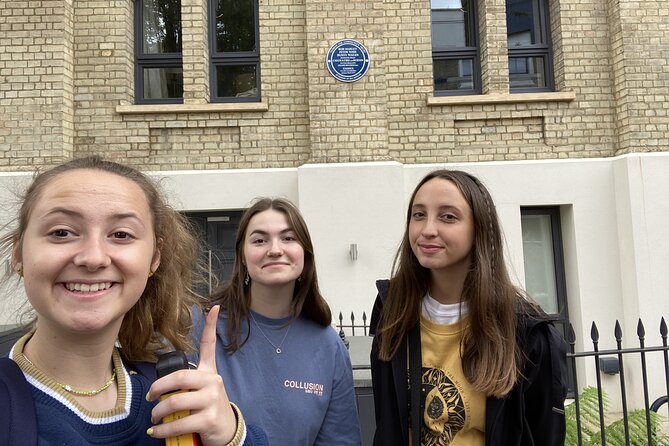 Romantic Notting Hill: Self-Guided Love Story Puzzle Walk - The starting point: 82 Portobello Rd and your first clue