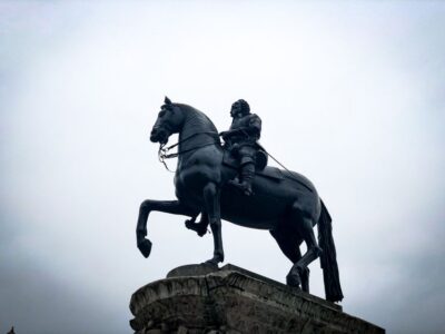 Royal London: from Saxons to Tudors & Stuarts Walking Tour - Starting At Trafalgar Square: Your Two-Hour Setup