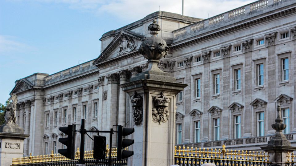 Royal London: from Tudors & Stuarts to Windsors Walking Tour - Starting by Westminster Abbey and the George V statue