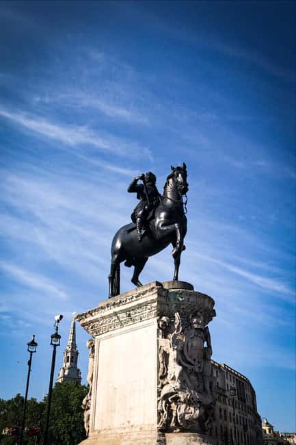 Royal London: from Tudors & Stuarts to Windsors Walking Tour - The Georgian mystery and palace intrigue moments