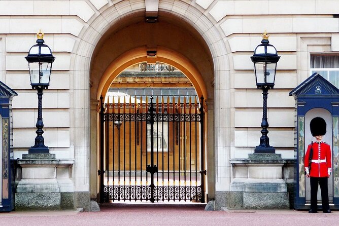 Royal London Guided Tour with Changing of the Guard - Westminster Abbey: A World-Class Stop Even If You Don’t Go Inside