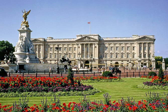 Royal London Guided Tour with Changing of the Guard - St James’s Park and Whitehall to Buckingham: Setting Up the Ceremony