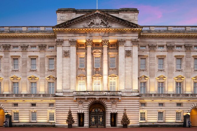Royal London Guided Tour with Changing of the Guard - The Big Drive: Trafalgar Square, Whitehall, and Parliament Square Views