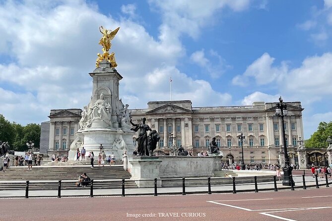 Royal London: Private Half-Day Tour with Horse Guards Parade - Trafalgar Square finish: make your last hour count