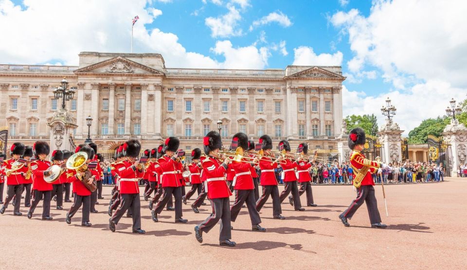 Royal London Tour incl Buckingham Palace & Changing of Guard - St. Paul’s Cathedral: Wren’s masterpiece, plus a Sunday rule