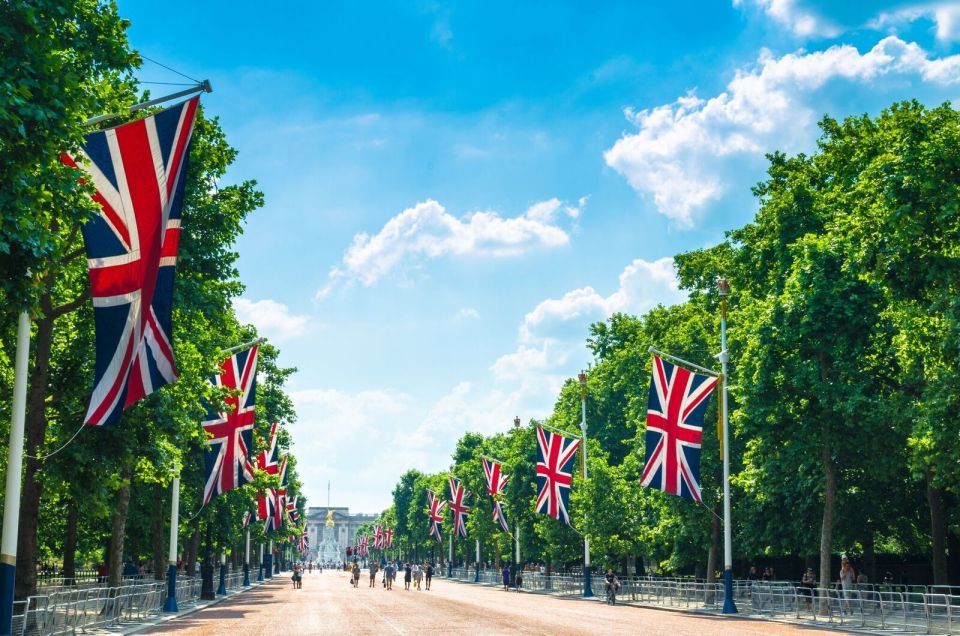 Royal London Tour incl Buckingham Palace & Changing of Guard - Buckingham Palace inside: 19 State Rooms and the Royal Collection