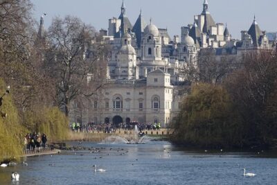 Royal Tour of St James', Parks, Palaces and Royal intrigue - Meet Sandy: How a Specialist Guide Changes the Whole Experience