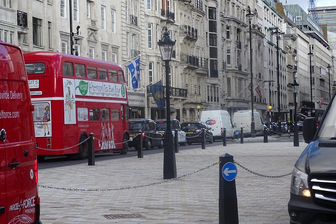 Royal Tour of St James', Parks, Palaces and Royal intrigue - Starting at Le Deli Robuchon Piccadilly: A Convenient Launch Point