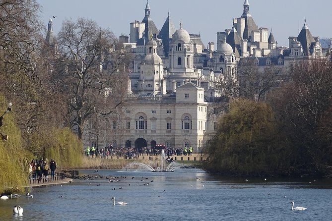 Royal Tour of St James', Parks, Palaces and Royal intrigue - Meet Sandy: How a Specialist Guide Changes the Whole Experience