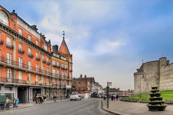 Royal Windsor Afternoon Tour from London - The Windsor town break: photos, shopping, and the real chance to breathe