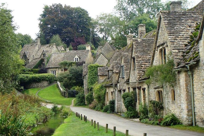Royal Windsor Cotswold & Shakespeare Country in Executive Vehicle Private Tour - Price and value: is $662.95 per person fair for this day?