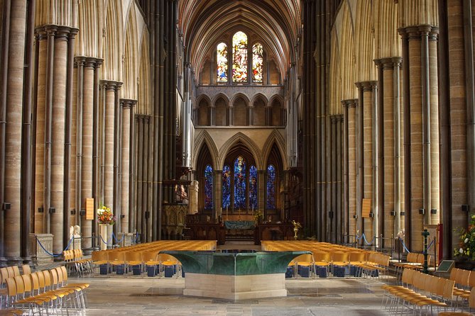 Salisbury, Stonehenge, Bath and Windsor with Christmas Lunch - Getting to the countryside without the stress: how the coach day works
