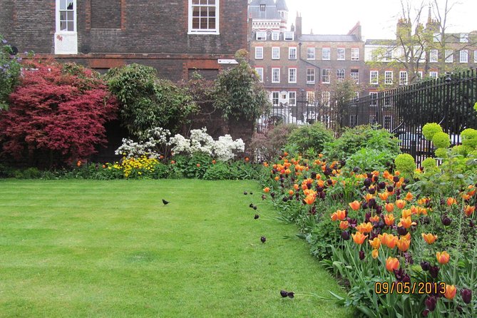 Secret Gardens of London Private Tour - St Martin in the Fields to Lincoln’s Inn Fields: Squares With Stories (and a coffee pause)