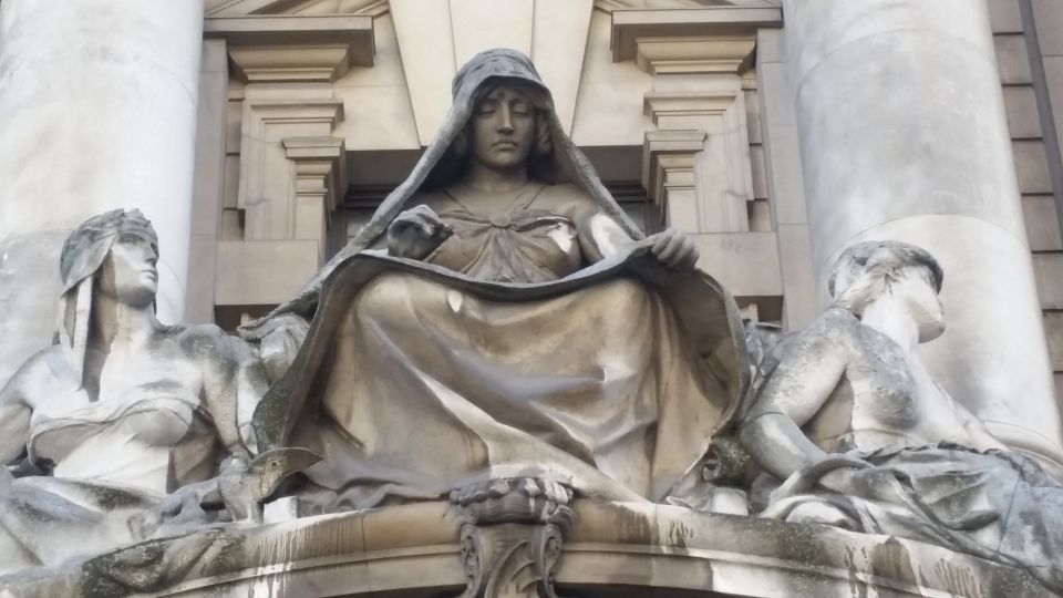 Secret Old London Walking Tour - Charterhouse Square: peace on top of plague history
