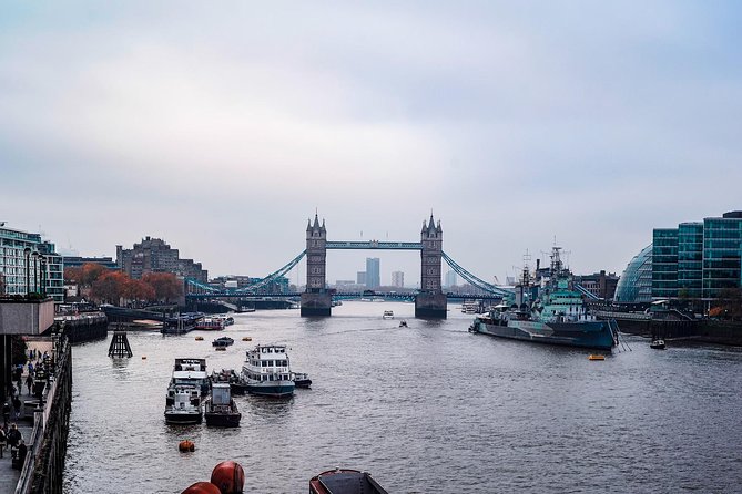 See Over 30 Top London Sights! Fun Private Tour with Local Guide - Trafalgar Square and Horse Guards: iconic landmarks, fast and photo-friendly