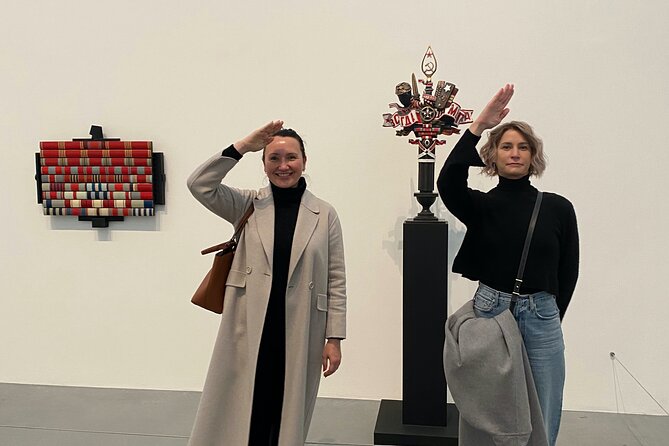 See Tate Modern with an Art Historian in London - Abstract, sculpture, photography: the themes that run through the rooms
