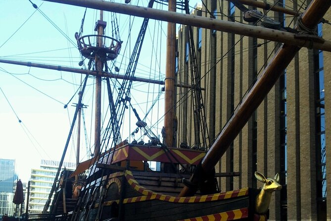 Shakespeare in London Private Tour - Southwark Cathedral: the Shakespeare stained-glass moment