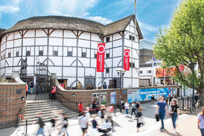 Shakespeare's Globe Guided Tour - How the guide turns theatre mechanics into easy, fun context